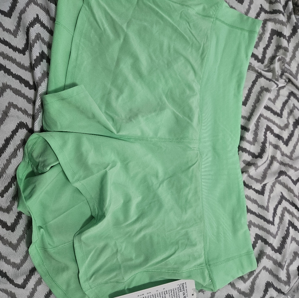 Lululemon size 12 speed up MR shorts 4"